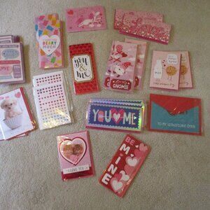 NEW- 32 Valentine's Day Greeting Cards!!
